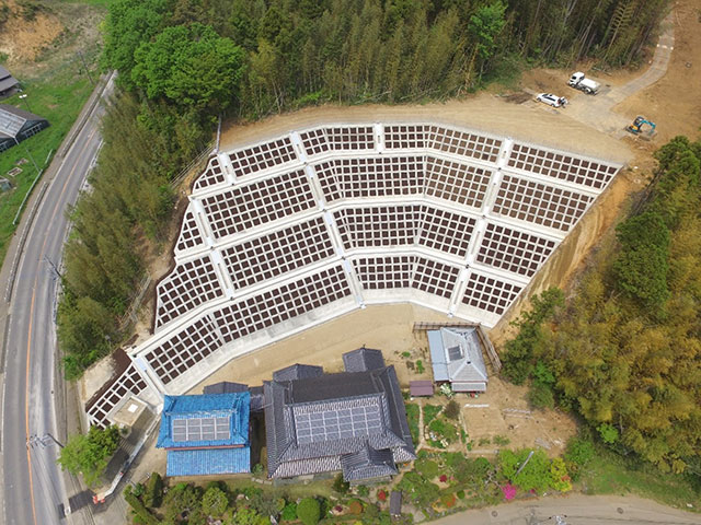 急傾斜地崩壊対策工事 完成